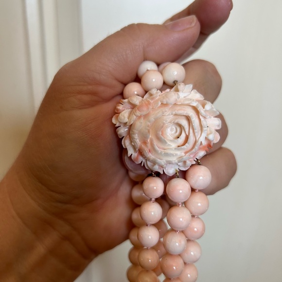 Vintage angel skin coral strand 3 necklace with carved rose - Picture 5 of 7